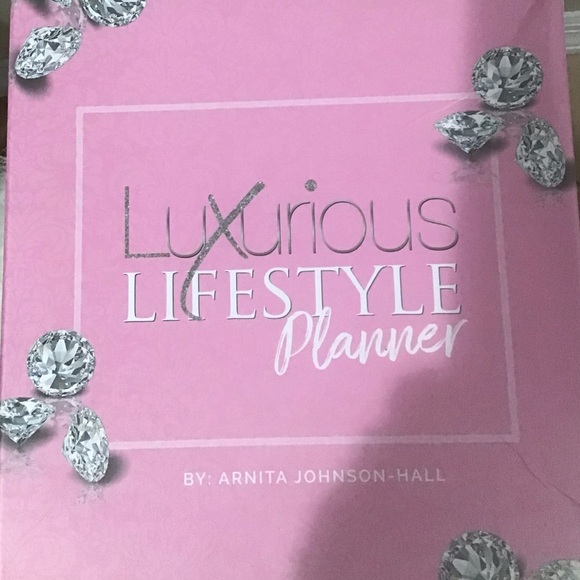 Budget book and essentials - Picture 2 of 3